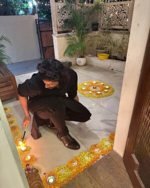 Richa Chadha Instagram - 🪔If everything around you seems dark, look again, you may be the light!
~Rumi 🪔
Here’s hoping we can be the light in someone’s life! 💥✨🪔 May there be peace in the world, my heart is heavy because so much of the world is at war…all celebratory feelings seem hollow! 🙏🏽
पूजा कर ली, माँगी सब के लिये ख़ुशिया! माँ लक्ष्मी सबको लाभ दें, संपन्न करें! ❣️
.
.
.
Wearing heirloom @anamcara_by_yasmin , styled by @anishagandhi3, make-up @shaylinayak , hair @ashisbogi …this gharara is called ‘ chata-pati ka gharara’… 
📸@harshphotography11
@ alifazal9 don’t think you’ll ever forget this Diwali! #prayersforpeaceandlove🙏❤️ 
#happydiwali #maytherebelightandpeace