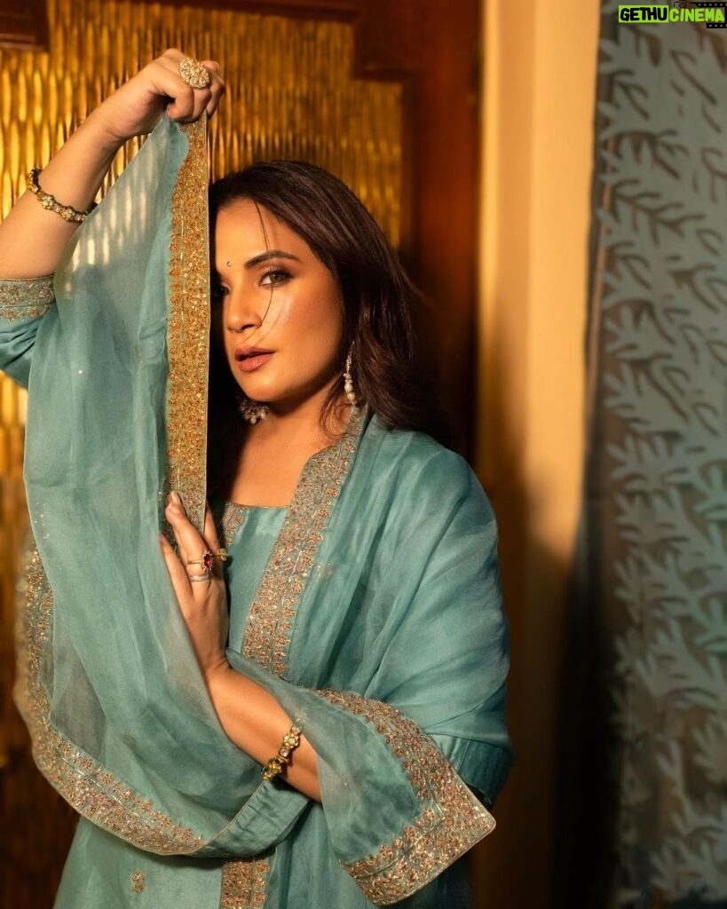 Richa Chadha Instagram - 🪔If everything around you seems dark, look again, you may be the light! ~Rumi 🪔 Here’s hoping we can be the light in someone’s life! 💥✨🪔 May there be peace in the world, my heart is heavy because so much of the world is at war…all celebratory feelings seem hollow! 🙏🏽 पूजा कर ली, माँगी सब के लिये ख़ुशिया! माँ लक्ष्मी सबको लाभ दें, संपन्न करें! ❣️ . . . Wearing heirloom @anamcara_by_yasmin , styled by @anishagandhi3, make-up @shaylinayak , hair @ashisbogi …this gharara is called ‘ chata-pati ka gharara’… 📸@harshphotography11 @ alifazal9 don’t think you’ll ever forget this Diwali! #prayersforpeaceandlove🙏❤️ #happydiwali #maytherebelightandpeace