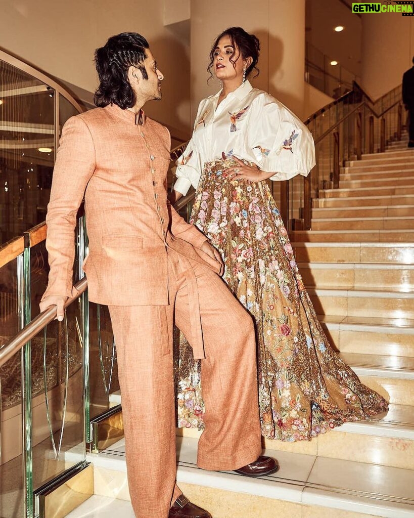 Richa Chadha Instagram - I recently got asked by a drunk woman at a party if I am insecure because my husband is good looking… watch the last picture here to see, how he takes care of me… and also, drunk woman, thank you for reminding me that women can be misogynistic too! Wearing the man we began our wedding celebrations with @rahulmishra_7 ! ❣ 👗 @rahulmishra_7 💎@anmoljewellers 💄 @shaylinayak assisted by @vickyvandre Hair @ramihalder Styled by @anishagandhi3 @rochelledsa 📸 @saurabh_sonkar Love you @alifazal9 🫶🏽 . . #LogDimagChaatRaheHain #richachadha