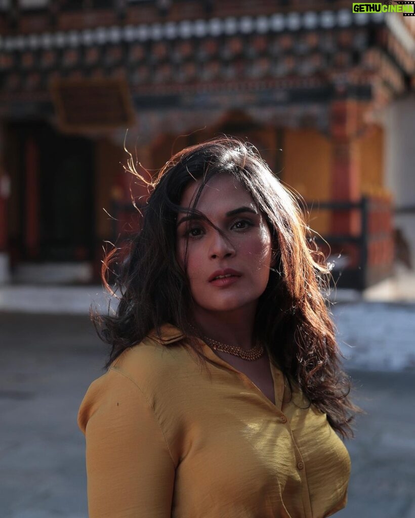 Richa Chadha Instagram - Once upon a time in Bhutan… #TravelTuesday…with @mayank0491 @whimsicalfantasy … wanna go back ! ❣🫶🏽🤌🏽one of my best trips till date. 2nd last video features us trying to get an image in a river bed! Last video features Khandu, our driver and pal, who was the most fun companion.