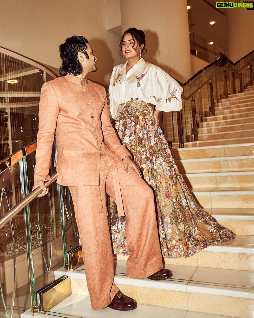 Richa Chadha Instagram - I recently got asked by a drunk woman at a party if I am insecure because my husband is good looking… watch the last picture here to see, how he takes care of me… and also, drunk woman, thank you for reminding me that women can be misogynistic too! Wearing the man we began our wedding celebrations with @rahulmishra_7 ! ❣️ 👗 @rahulmishra_7 💎@anmoljewellers 💄 @shaylinayak assisted by @vickyvandre Hair @ramihalder Styled by @anishagandhi3 @rochelledsa 📸 @saurabh_sonkar Love you @alifazal9 🫶🏽 . . #LogDimagChaatRaheHain #richachadha