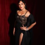 Richa Chadha Instagram - When you’re ‘Wednesday’ but on a Tuesday… 👗 @neeta_lulla 💎@h.ajoomal 👠 @sana.k.official Hair @ashisbogi 😁😄😄 📸 @visualaffairs_va Styled by @anishagandhi3 @rochelledsa Don’t touch my hair, cuz you can’t, cuz it greasy. Bye.