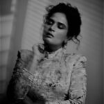 Richa Chadha Instagram - Good night to everyone except @ashishchawlaphotography … it’s been 2 years now come on we need to shoot again ☺️! Or I’ll keep making them B n W and posting. I think there’s still some unused ones here… in this lot! This was a bomb shoot, done totally on trust with an entirely new team… @nehasinghmakeupofficial @bikanta_stylist ❣️🫶🏽❣️ #Noir #richachadha #Bollywood #abbhipadhrahehohashtag🤦
