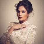 Richa Chadha Instagram - Good night to everyone except @ashishchawlaphotography … it’s been 2 years now come on we need to shoot again ☺️! Or I’ll keep making them B n W and posting. I think there’s still some unused ones here… in this lot! This was a bomb shoot, done totally on trust with an entirely new team… @nehasinghmakeupofficial @bikanta_stylist ❣️🫶🏽❣️ #Noir #richachadha #Bollywood #abbhipadhrahehohashtag🤦