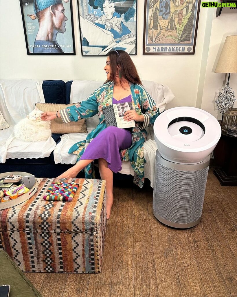 Richa Chadha Instagram - It’s a pity that every year, our big cities struggle with terrible AQI! With rising air pollution the perfect gift to my home the Dyson Big + Quiet with its 2x filter which covers upto 1100 square feet space with just one machine. @dyson_india . . . #DysonIndia #DysonHome #DysonPurifier #DysonBigandQuiet #Gifted