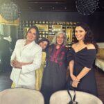 Richa Chadha Instagram - Was lovely to be on a round table with these incredible women! @ratnapathakshah ma’am, I have seen your film and TV work of course, Dhak Dhak being the latest… but saw you on stage recently in Motley’s ‘Old World’ and guys you’re missing something if you don’t witness the magic on stage, my salutations and love! @saiyami you’ve done a better job as an amputee with one arm on screen than many of our peers have with two! You’ve played an athlete with gumption and EXPERTISE, it’s not pretence or PR, it’s just skill ! And my dearest @rajshri_deshpande , your work in ‘Trial by Fire’ is superior … that’s the word, it’s a superior performance, sabke bass ki baat nahi! Always here for you, love you and only one phone call away💥👋🏾❤️ thank you for an incredible and energising conversation! You’re rockstars!!! Thanks @atikafarooqui1 @whimsicalfantasy for making this happen❤️✨😍