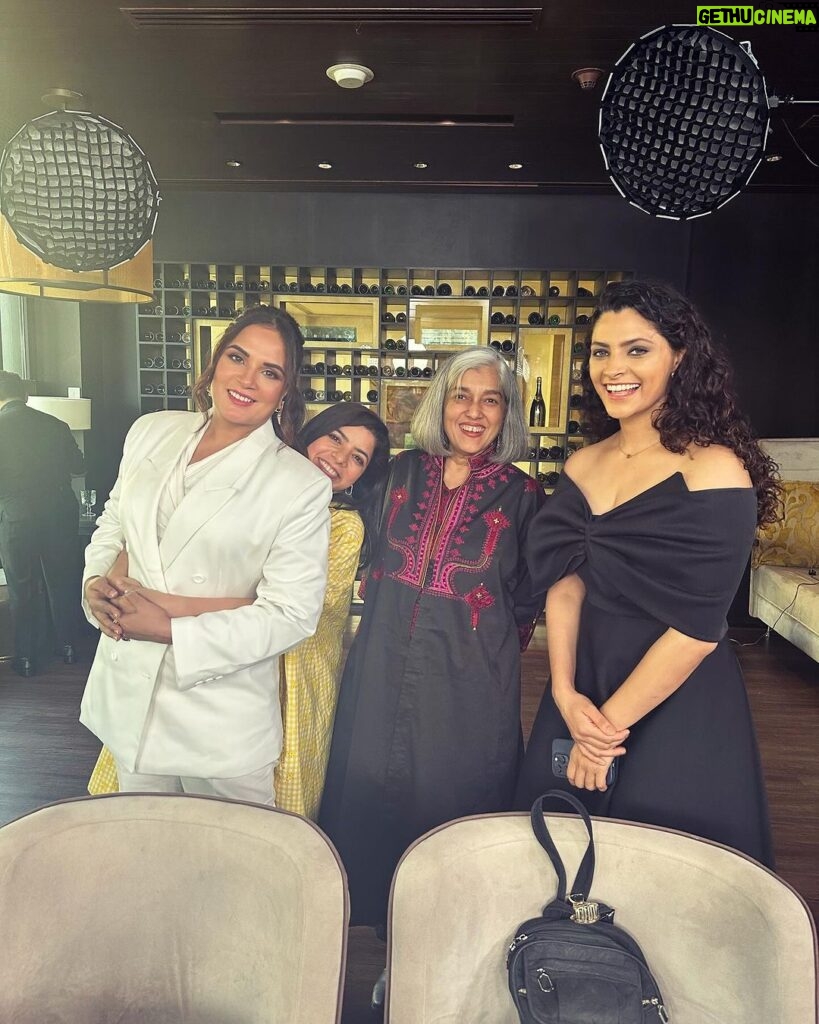 Richa Chadha Instagram - Was lovely to be on a round table with these incredible women! @ratnapathakshah ma’am, I have seen your film and TV work of course, Dhak Dhak being the latest… but saw you on stage recently in Motley’s ‘Old World’ and guys you’re missing something if you don’t witness the magic on stage, my salutations and love! @saiyami you’ve done a better job as an amputee with one arm on screen than many of our peers have with two! You’ve played an athlete with gumption and EXPERTISE, it’s not pretence or PR, it’s just skill ! And my dearest @rajshri_deshpande , your work in ‘Trial by Fire’ is superior … that’s the word, it’s a superior performance, sabke bass ki baat nahi! Always here for you, love you and only one phone call away💥👋🏾❤ thank you for an incredible and energising conversation! You’re rockstars!!! Thanks @atikafarooqui1 @whimsicalfantasy for making this happen❤✨😍