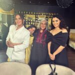 Richa Chadha Instagram - Was lovely to be on a round table with these incredible women! @ratnapathakshah ma’am, I have seen your film and TV work of course, Dhak Dhak being the latest… but saw you on stage recently in Motley’s ‘Old World’ and guys you’re missing something if you don’t witness the magic on stage, my salutations and love! @saiyami you’ve done a better job as an amputee with one arm on screen than many of our peers have with two! You’ve played an athlete with gumption and EXPERTISE, it’s not pretence or PR, it’s just skill ! And my dearest @rajshri_deshpande , your work in ‘Trial by Fire’ is superior … that’s the word, it’s a superior performance, sabke bass ki baat nahi! Always here for you, love you and only one phone call away💥👋🏾❤️ thank you for an incredible and energising conversation! You’re rockstars!!! Thanks @atikafarooqui1 @whimsicalfantasy for making this happen❤️✨😍