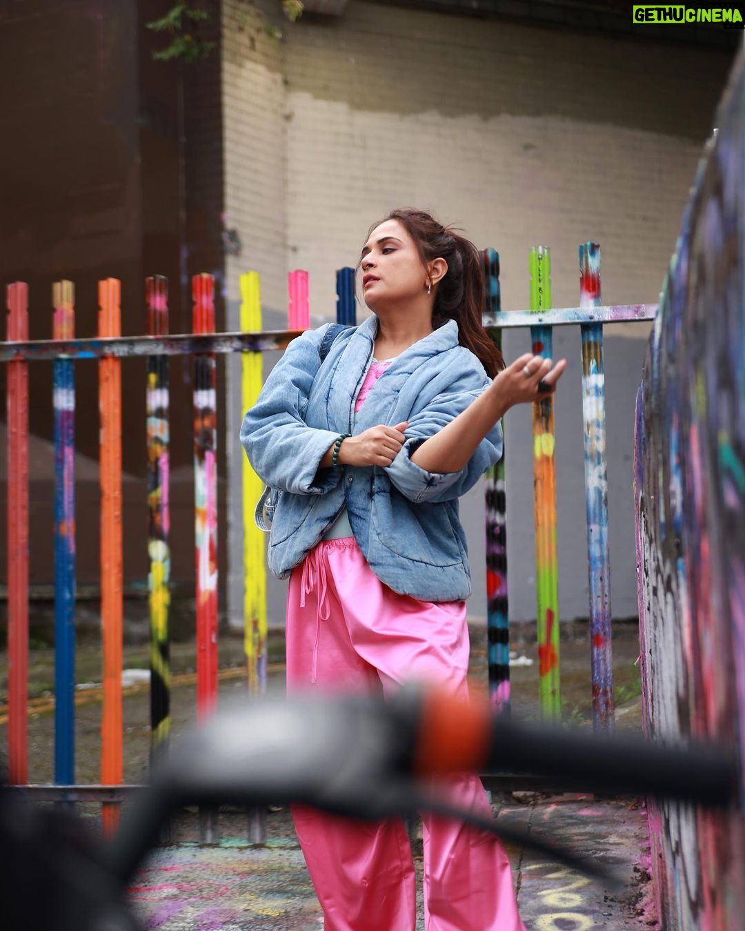 Richa Chadha Instagram - Can’t travel till 2024 ugh, so reminiscing… the last photo has answers for human kind. This is a set of photos from a day about town (London)… they’re unedited by sir @harryrajput64 king of Chandigarh Mohali did u get the last one ?