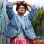Richa Chadha Instagram - Can’t travel till 2024 ugh, so reminiscing… the last photo has answers for human kind. This is a set of photos from a day about town (London)… they’re unedited by sir @harryrajput64 king of Chandigarh Mohali did u get the last one ?