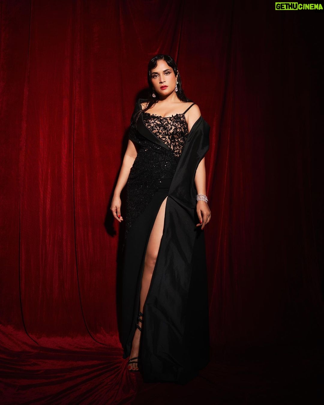 Richa Chadha Instagram - When you’re ‘Wednesday’ but on a Tuesday… 👗 @neeta_lulla 💎@h.ajoomal 👠 @sana.k.official Hair @ashisbogi 😁😄😄 📸 @visualaffairs_va Styled by @anishagandhi3 @rochelledsa Don’t touch my hair, cuz you can’t, cuz it greasy. Bye.