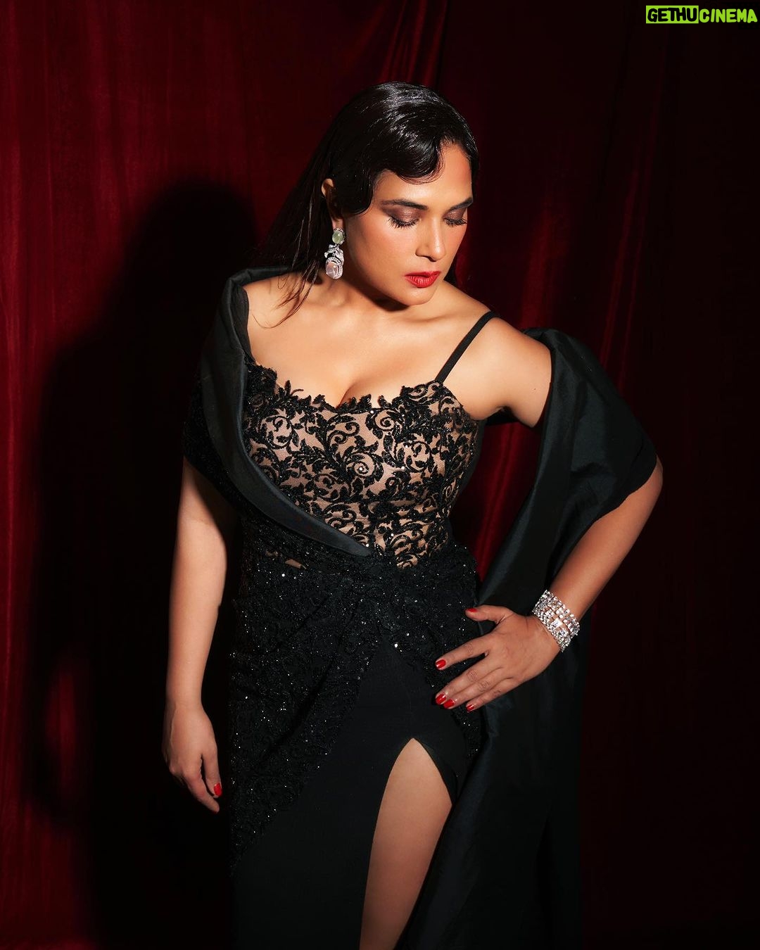 Richa Chadha Instagram - When you’re ‘Wednesday’ but on a Tuesday… 👗 @neeta_lulla 💎@h.ajoomal 👠 @sana.k.official Hair @ashisbogi 😁😄😄 📸 @visualaffairs_va Styled by @anishagandhi3 @rochelledsa Don’t touch my hair, cuz you can’t, cuz it greasy. Bye.