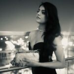 Riddhi Kumar Instagram - Badan pe sitare lapete hue… Vintage vibes
