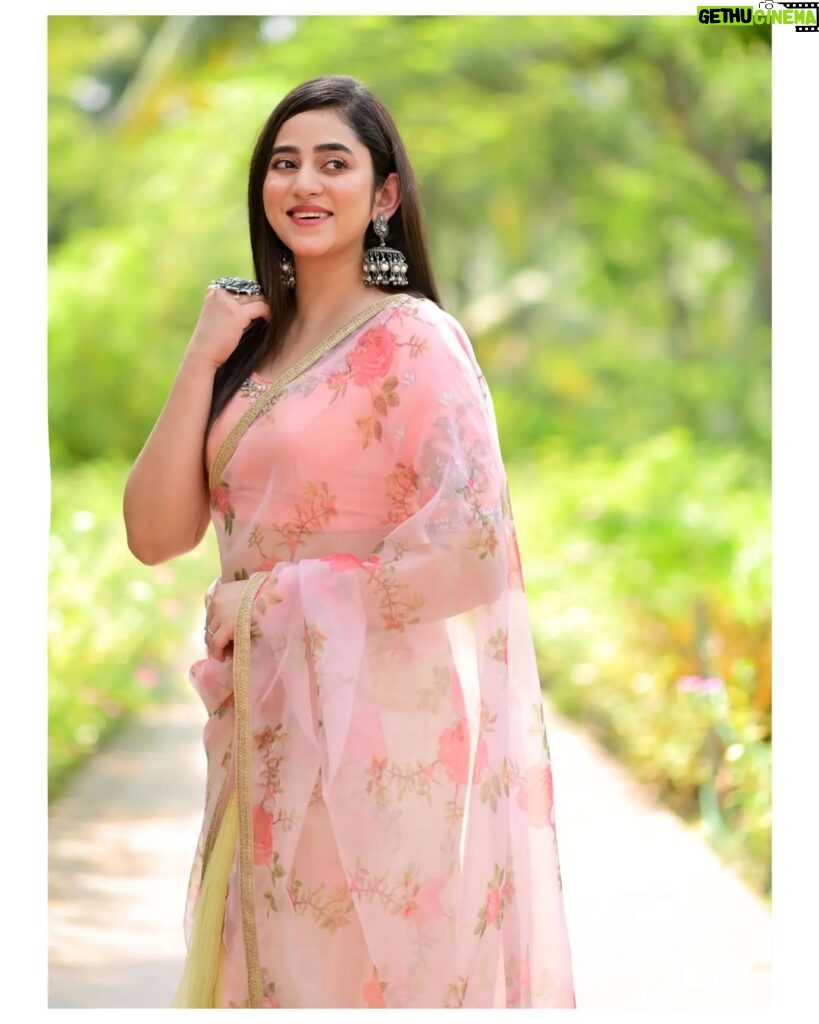 Ridhima Ghosh Instagram - 🌸 Pink makes me happy when i’m blue! 🌸 📷: @sourav3934 @aimless_imran @anirbandas1622 Styled by: @tamashreeroy Makeup and hair: @mua_sayan @sunnyroyy_official