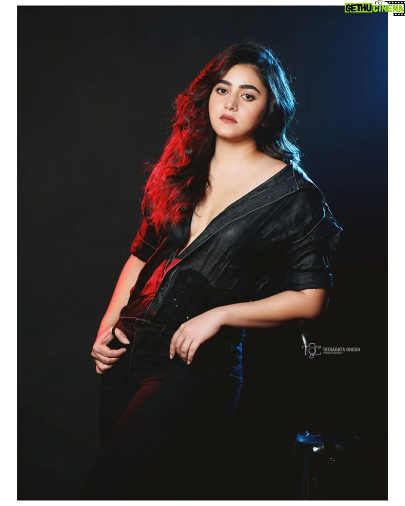 Ridhima Ghosh Instagram - "I do a thing called what I want." 😎 Photograph: @tathagataghosh Styling: @horeayan Hair & Makeup: @sumitdas1095 #allblackoutfit #throwback