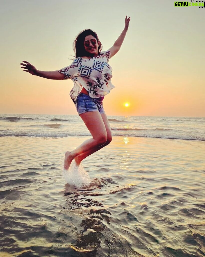 Ridhima Ghosh Instagram - "The biggest adventure you can ever take is to live the life of your dreams." ✨ #happyvibes #sunset #flashbackfriday #goadiaries 📷: @gauravchakrabarty Goa