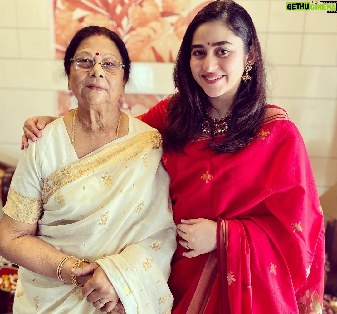 Ridhima Ghosh - 33K Likes - 🌺 Jamai Shoshthi! 🌺
Missed you Ma! ❤️