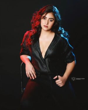 Ridhima Ghosh Instagram - ✨ "Never dim the light that shines from within." ✨

Photograph: @tathagataghosh
Styling: @horeayan
Hair & Makeup: @sumitdas1095

#allblackoutfit #throwback