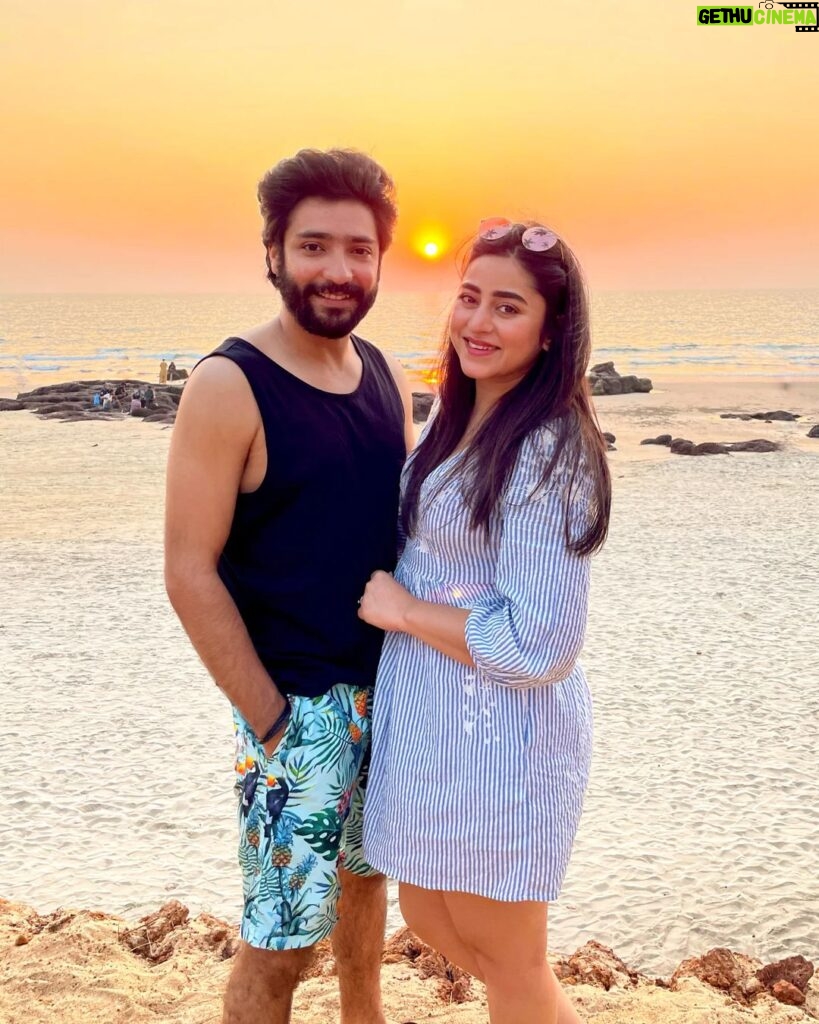 Ridhima Ghosh Instagram - Sunset and soulmates. ❤️ ☀️ #sunsetstories #throwback #goadiaries