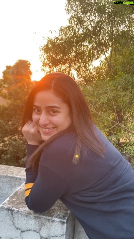 Ridhima Ghosh Instagram - 🔆 Golden hour is my happy hour! 🔆 Shot and edited by: @gauravchakrabarty #sunset #goldenhour #happyhour #sunsetreels