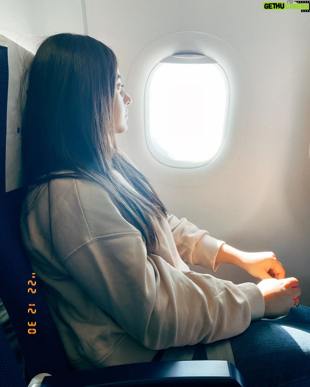 Ridhima Ghosh Instagram - Swipe β¬
οΈ to reveal the many moods on an aeroplane. π Pic 1. Yay! I'm on an airplane. π Pic 2: Oh wait... are we going back? π Pic 3: I don't wanna go home! π #moods #throwback #traveldiaries #flashbackfriday