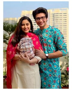 Ridhima Ghosh Instagram - আমাদের পরিবারের পক্ষ থেকে আপনাদের সকলকে জানাই মহাসপ্তমীর আন্তরিক শুভেচ্ছা। May this auspicious occasion bring you all happiness and prosperity. #DurgaPuja2023 #Pujo2023 #DurgaPujo