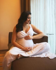 Ridhima Ghosh Instagram - When happiness literally kicks in. 😄 💖 📷: @tathagataghosh HMUA: @nooralambabai Styled by: @horeayan 📍: @novotelkolkata