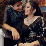 Ridhima Ghosh Instagram - Tollywood er sob theke Misti couple @ridhima.ghosh & @gauravchakrabarty ❤️ Styled by @rudra_saha_official Jewellery @divinuscreations #ridhima #gaurab #rudrasaha #tollywood #bts #shootingbts #kolkata #blacklover #couplegoals #couple #loveforlove #raikomol