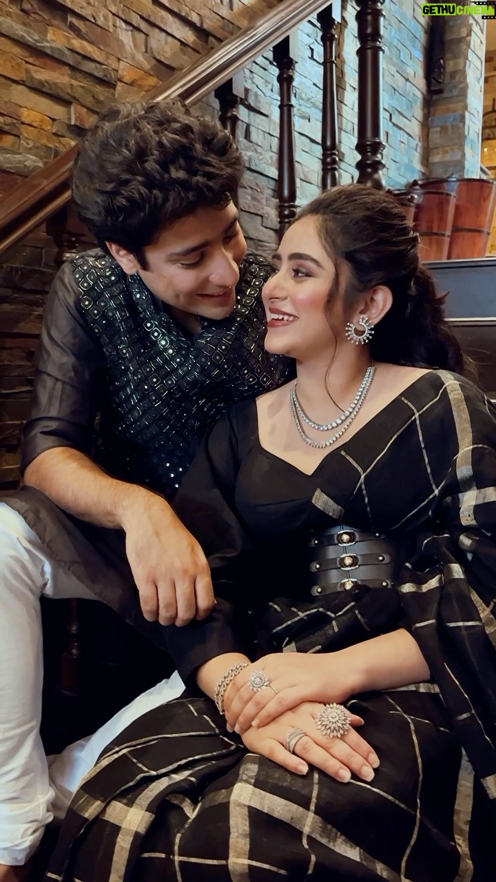 Ridhima Ghosh - 27.8K Likes - Tollywood er sob theke Misti couple @ridhima.ghosh & @gauravchakrabarty ❤️
Styled by @rudra_saha_official
Jewellery @divinuscreations
#ridhima #gaurab #rudrasaha #tollywood #bts #shootingbts #kolkata #blacklover #couplegoals #couple #loveforlove #raikomol