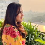 Ridhima Ghosh Instagram - Chasing sunsets in the City of Joy. 🌇 #sunset #shadesofthesky #kolkatasunsets #cityofjoy 📷: @gauravchakrabarty