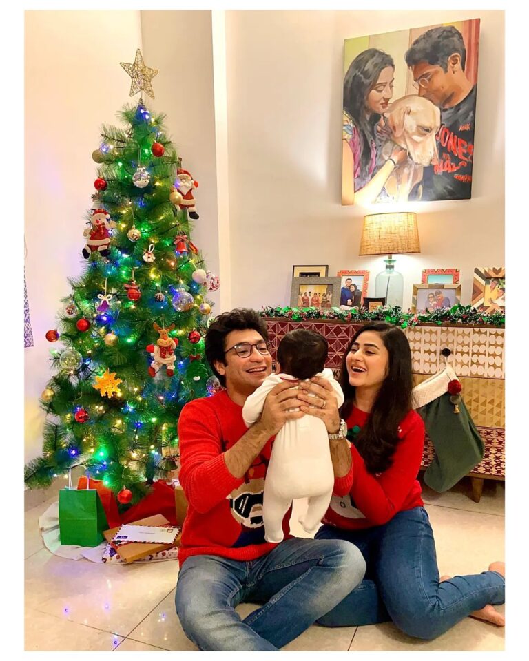 Ridhima Ghosh Instagram - Christmas 2023 — our first as a family of 3! This one will be all about big smiles, belly laughs, and our new baby. Wishing you all the warmth and happiness this holiday season! 🌟🎄❤️ #Christmas #MerryChristmas #Christmas2023