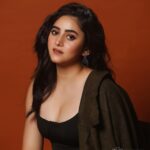 Ridhima Ghosh Instagram - Be yourself, there is no one better! 🖤 Photograph: @tathagataghosh Styling: @horeayan Hair & Makeup: @sumitdas1095