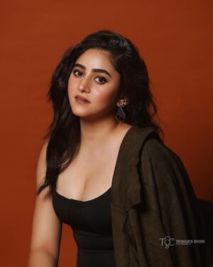 Ridhima Ghosh Instagram - Be yourself, there is no one better! 🖤

Photograph: @tathagataghosh 
Styling: @horeayan 
Hair & Makeup: @sumitdas1095