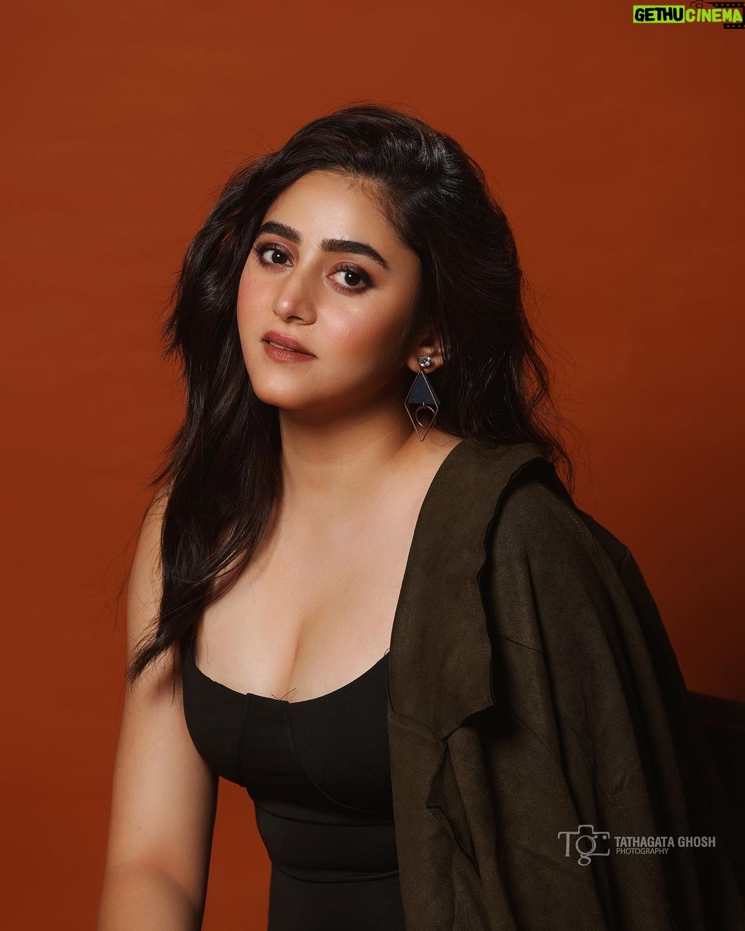 Ridhima Ghosh - 17.3K Likes - Be yourself, there is no one better! 🖤
Photograph: @tathagataghosh
Styling: @horeayan
Hair & Makeup: @sumitdas1095