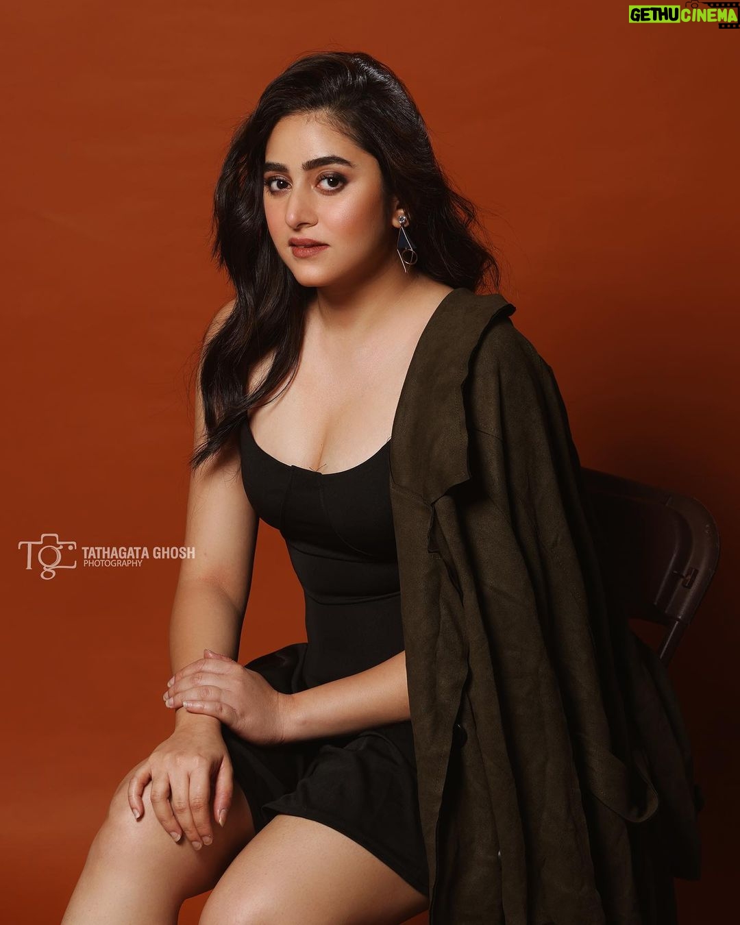 Ridhima Ghosh - 17.8K Likes - 🌟 Keep sitting pretty and shine on! 🌟
Photograph: @tathagataghosh
Styling: @horeayan
Hair & Makeup: @sumitdas1095