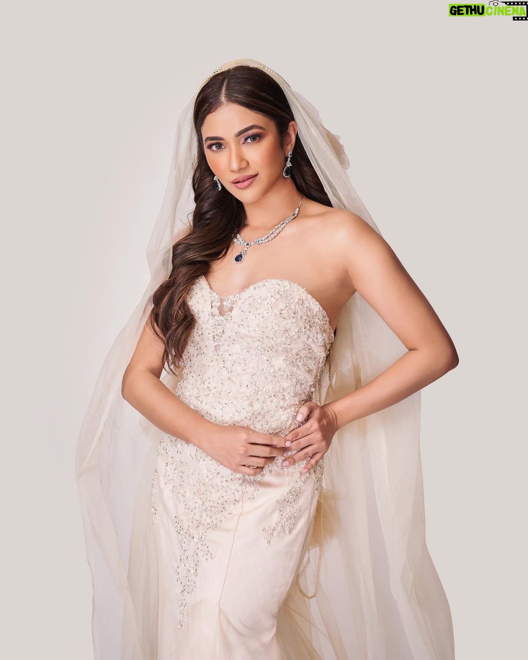 Ridhima Pandit Instagram - Me, Myself and I do 👰♀️💁🏻♀️🤩