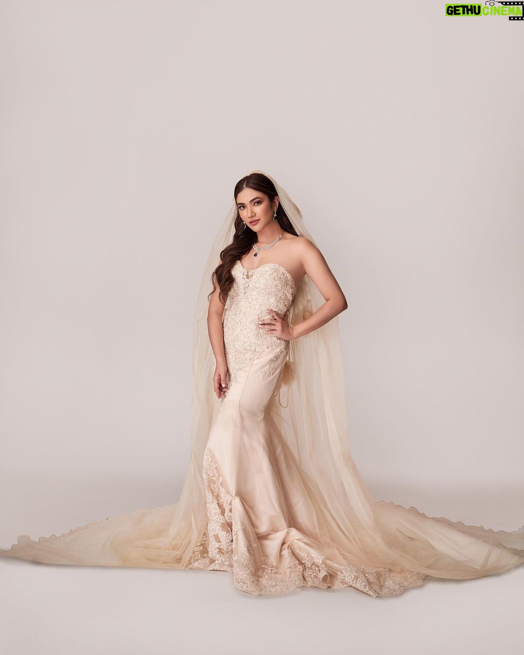 Ridhima Pandit Instagram - Me, Myself and I do 👰♀️💁🏻♀️🤩
