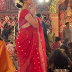Ridhima Pandit Instagram – Shubh Navami.. this Navratri has been special for many reasons :) yesterday visiting Maa’s pandal and seeking her blessings was the absolute best 😌🙏.. Had kept this saree by @mintnoranges for a special occasion. Yesterday was just perfect 😇 adorned the look by my Mothers Temple jewelry 😌.. #indian #traditions #navratri #duggadugga #sareelover #templejewellery