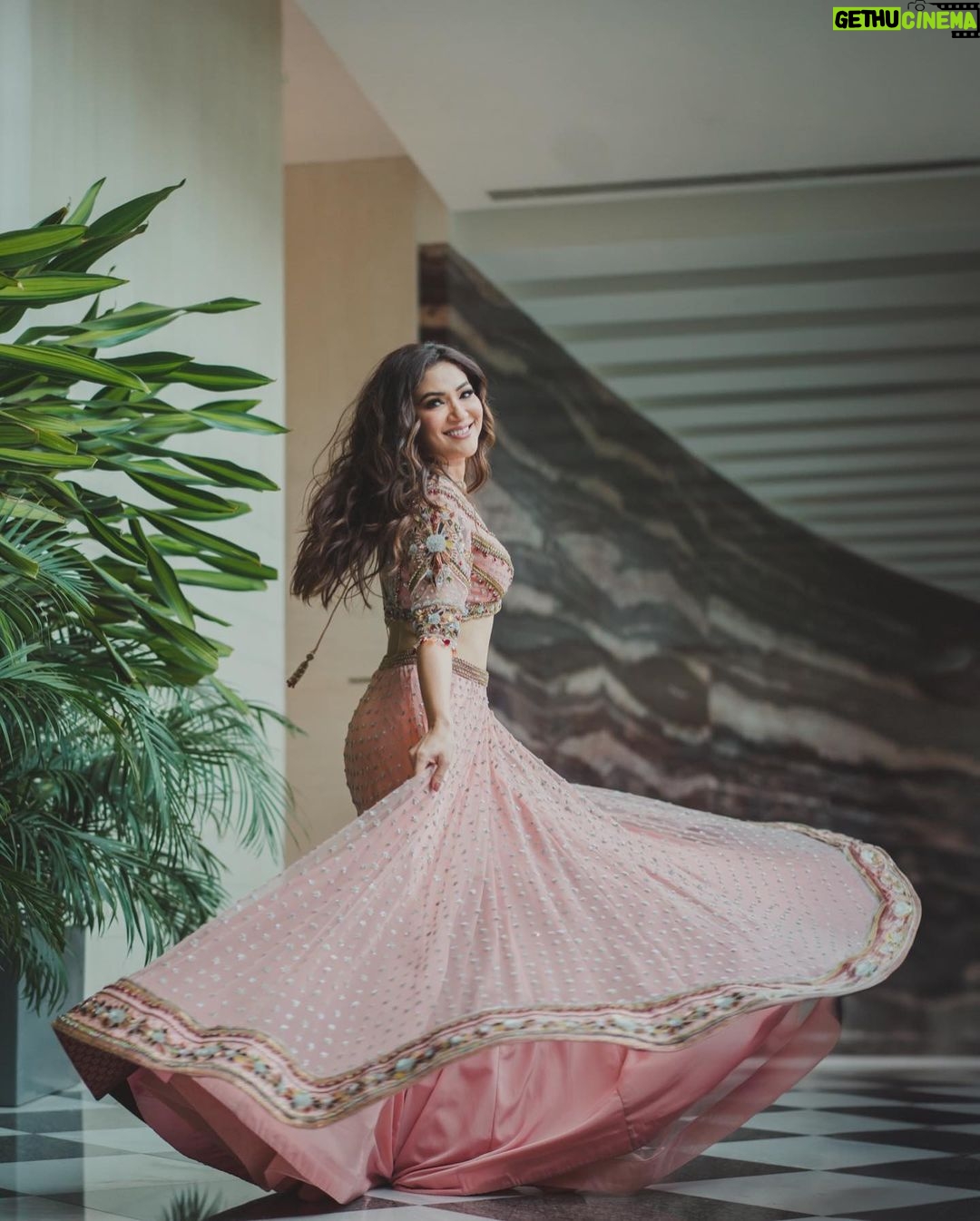 Ridhima Pandit Instagram - A day that was full of twirling and swirling ππ.. Shoot Concept & Creative Direction: @thebridesofindia @mansidhanak Production: @mansidhanak @vinavb @mehtaakshit @revurgeofficial Makeup products: @Nourrbymallikabhat Makeup by: @mallika_bhat Hair by: @hairbyykaushall Location: @westinmumbaipowai Videography by: @abhithebear @_ayush.malviya_ Outfit: @rockystarofficial Jewellery: @rimayuO7 On set styling: @stylebysugandhasood @micu_28_ #TheBridesOfIndia #ridhimapandit #asthami #metadurgapujasquad β¨π§Ώ