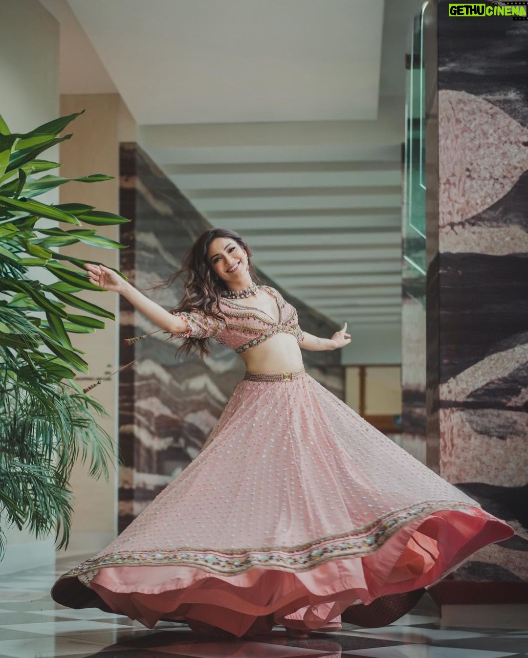 Ridhima Pandit Instagram - A day that was full of twirling and swirling ππ.. Shoot Concept & Creative Direction: @thebridesofindia @mansidhanak Production: @mansidhanak @vinavb @mehtaakshit @revurgeofficial Makeup products: @Nourrbymallikabhat Makeup by: @mallika_bhat Hair by: @hairbyykaushall Location: @westinmumbaipowai Videography by: @abhithebear @_ayush.malviya_ Outfit: @rockystarofficial Jewellery: @rimayuO7 On set styling: @stylebysugandhasood @micu_28_ #TheBridesOfIndia #ridhimapandit #asthami #metadurgapujasquad β¨π§Ώ
