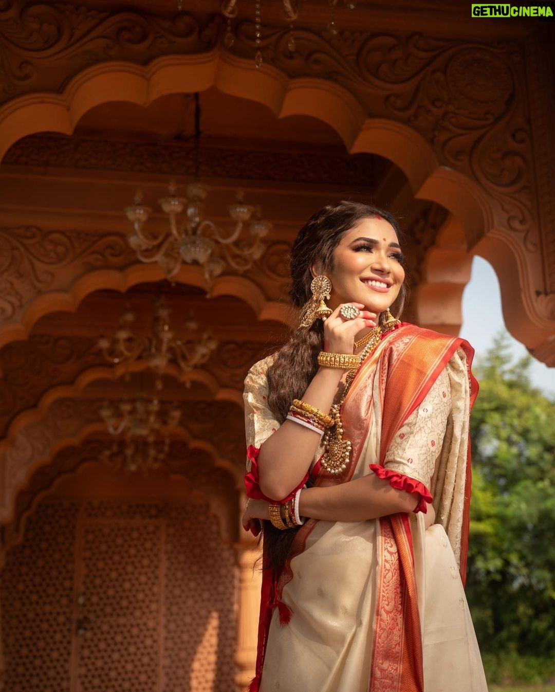 Ridhima Pandit Instagram - Ishhhhh β¨β¨β¨ . . . . . Concept, Costume & Styling by: @partho_ghoshal Makeup by : @thekhushfactor Hair by : @sunnyroyy_official Jewellery: @surajbridal π: @honeybookstudios πΈ: @deepak_das_photography . . . . . #ridhimapandit #devdas #kolkata #aishwaryarai