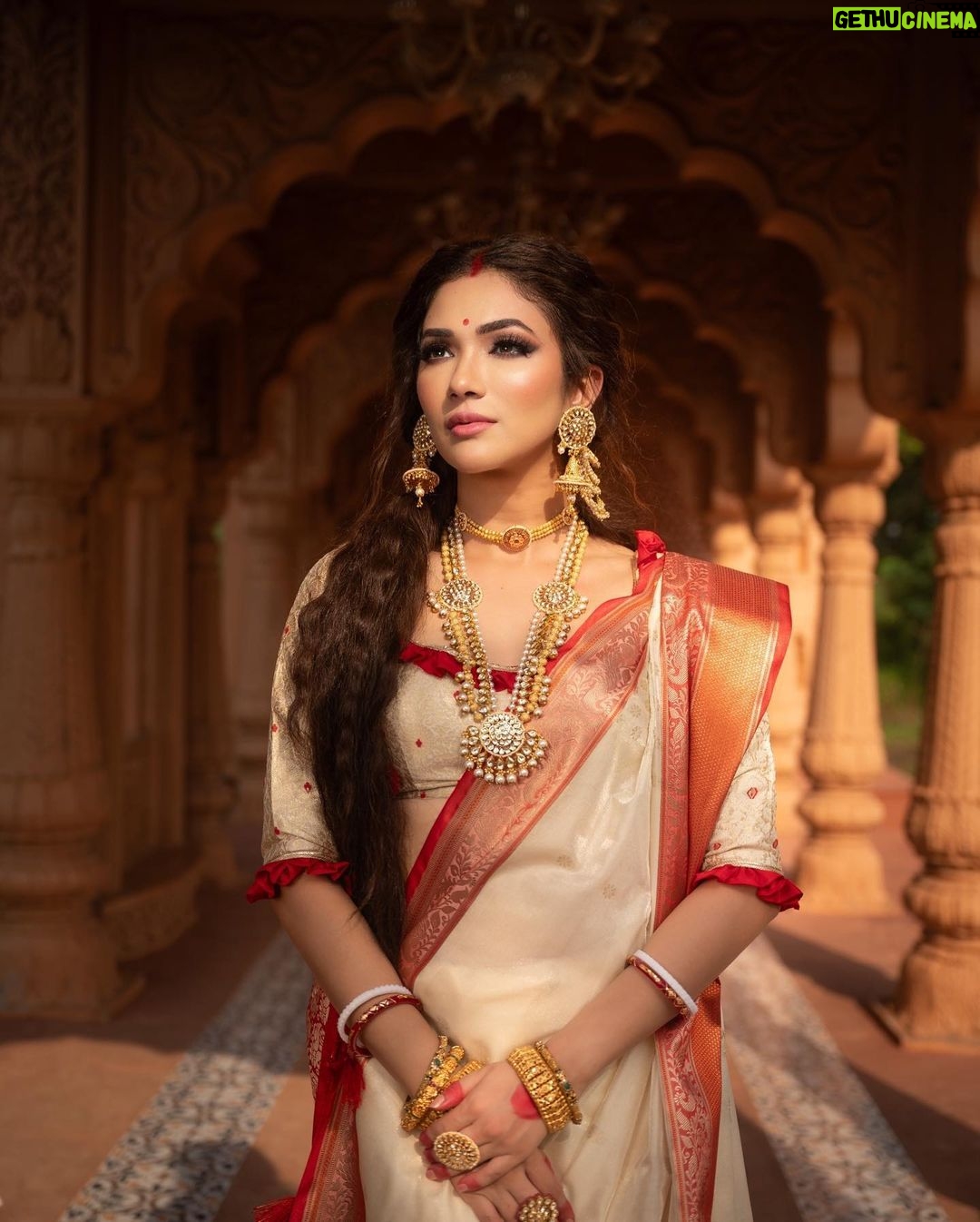 Ridhima Pandit Instagram - Ishhhhh β¨β¨β¨ . . . . . Concept, Costume & Styling by: @partho_ghoshal Makeup by : @thekhushfactor Hair by : @sunnyroyy_official Jewellery: @surajbridal π: @honeybookstudios πΈ: @deepak_das_photography . . . . . #ridhimapandit #devdas #kolkata #aishwaryarai