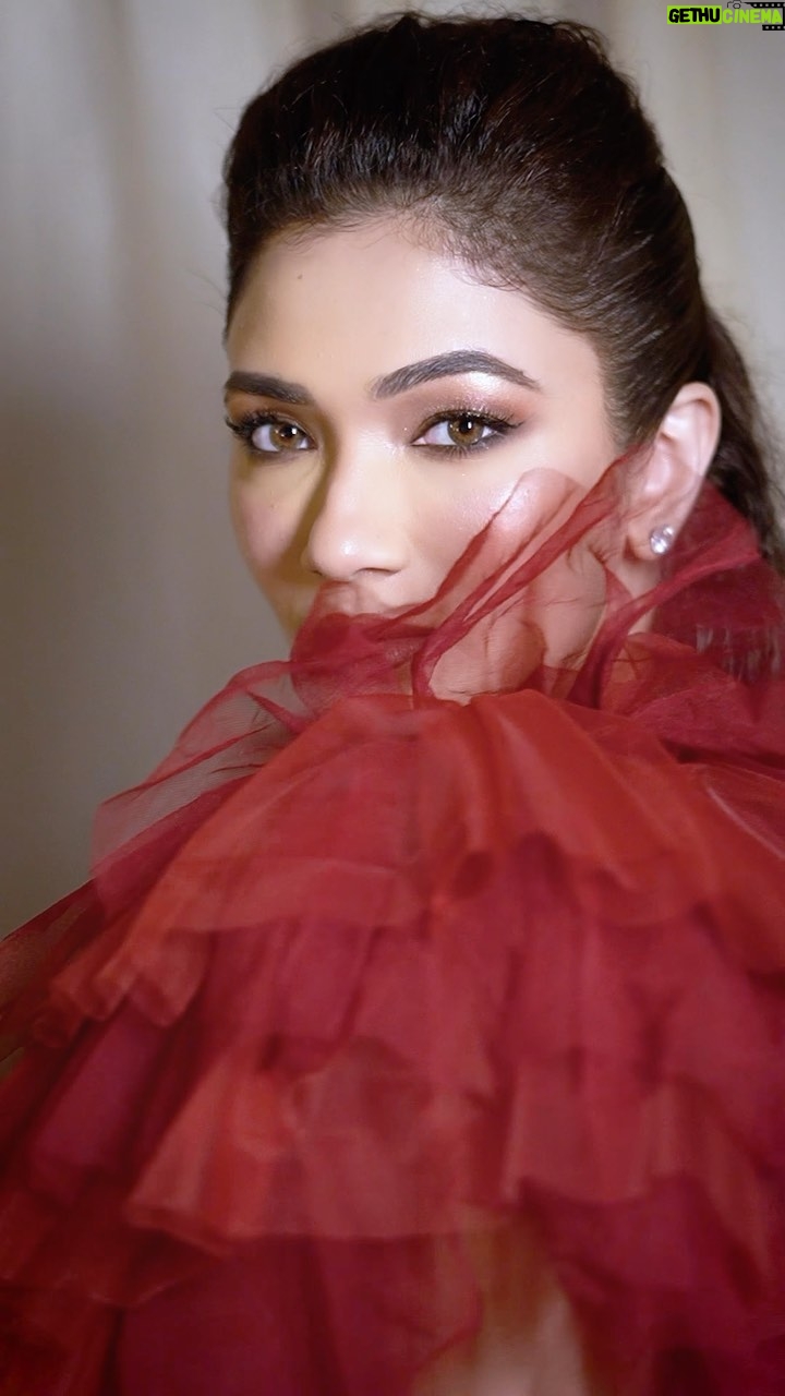 Ridhima Pandit Instagram - Rani Energy All day everyday πβ¨ππ» . . . . Hair by :- @kimberlyychu Make up by :- @mugshotbyzeba Shot by :- @aveer_derber Managed by :- @nabeelsdalvi @exceedentertainment . . #reelswithridz #ridhimapandit Jio World Convention Centre