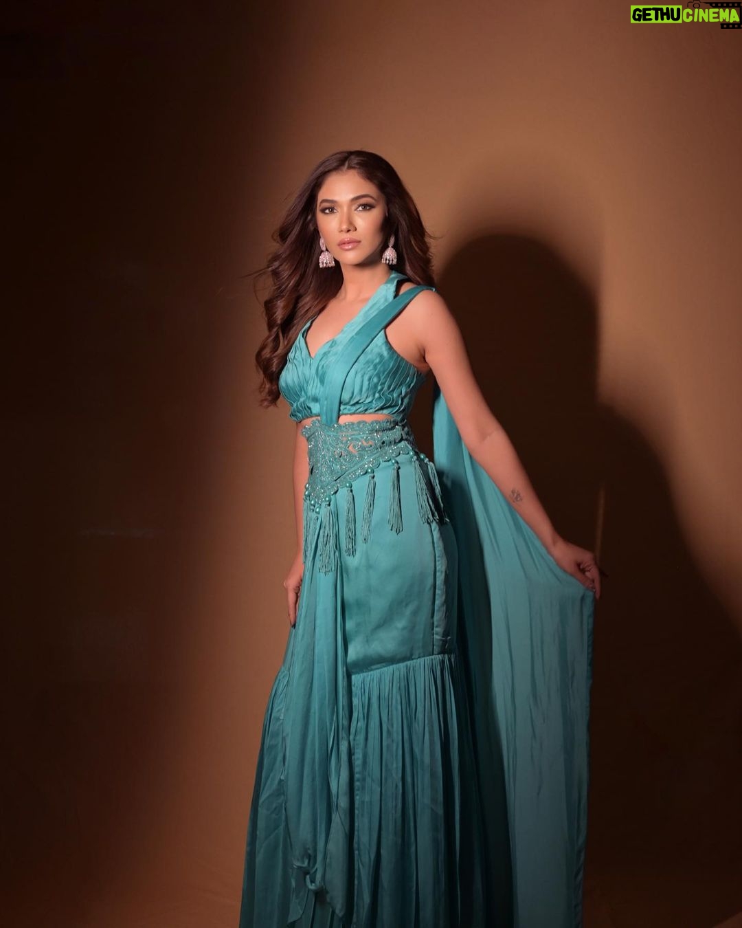 Ridhima Pandit Instagram - "With a heart full of wanderlust and a wardrobe inspired by Indian Princess Jasmine, I'm ready for my next adventure." ππ« #RoyalVibes . . . Wearing @kalkifashion .. Jewels by @the_jewel_gallery Shot by @deepak_das_photography Glam by @makeupartbysana