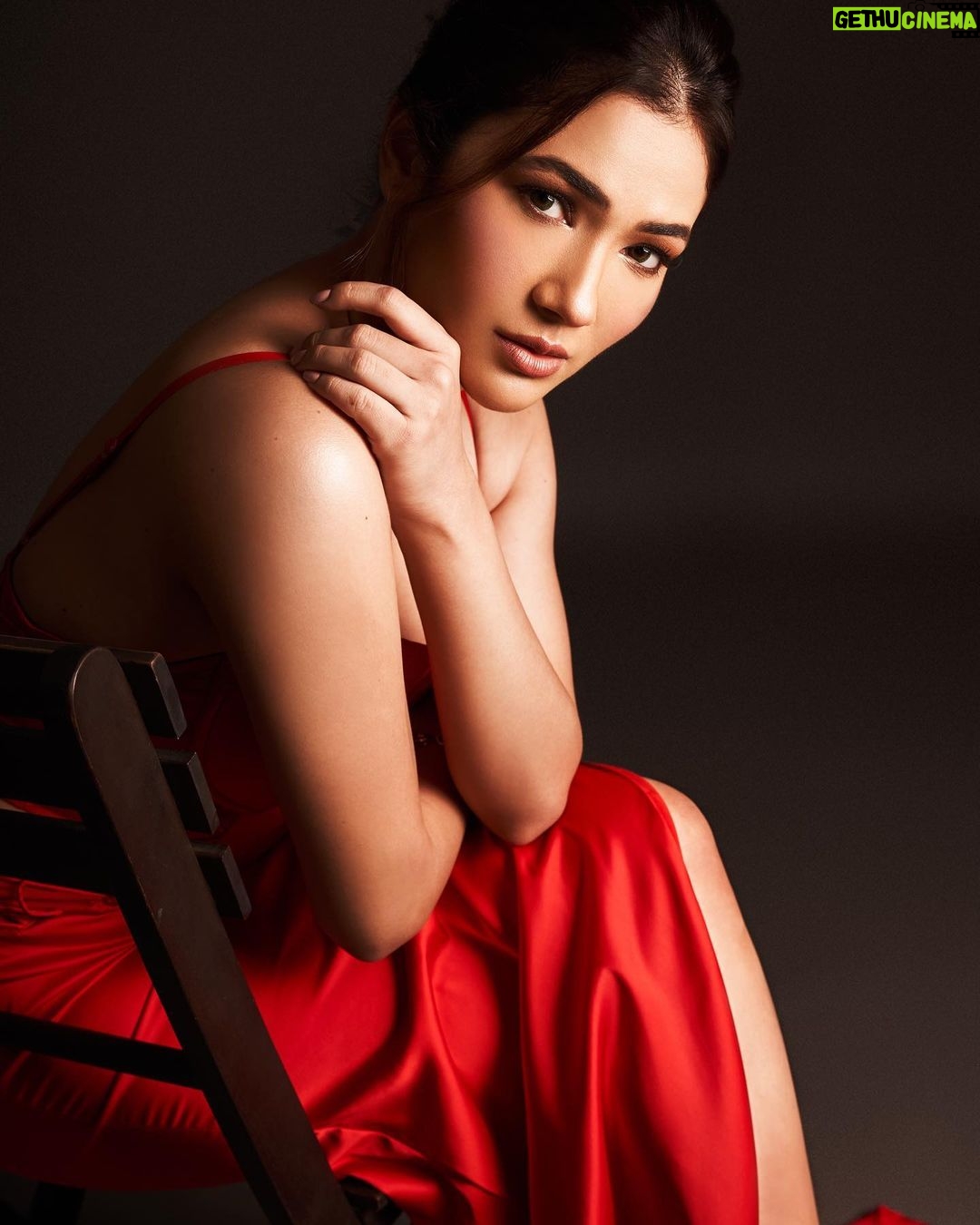 Ridhima Pandit Instagram - Graceful and Demure in Scarlet ❤️ . . . Shot by- @pradhumna.sharma Makeup by- @meenalvidhani Hair by- @makeupdiarybyrk Styled by: @_anushkapuri_ Assisted by: @stylebygull Outfit: @leaclothingco . . #ridhimapandit Mumbai, Maharashtra
