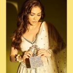 Ridhima Pandit Instagram - Kuch nahi bus dhundh rahi hu lautane ke liye… …Aapka opinion… Kahi neeche na gir gaya ho…💁🏻‍♀️☺️