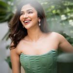 Ridhima Pandit Instagram - "Let your smile change the world, but don't let the world change your smile." 😃 . . . 📸: @nikhil.p.sawant 👗: @krishi1606 Wearing a custom creation by : @priyanshiij_ Accessories : @milsilaccessories 💄 : @mua_blissvinali Hair : @makeupby.apurva . . #ridhimapandit