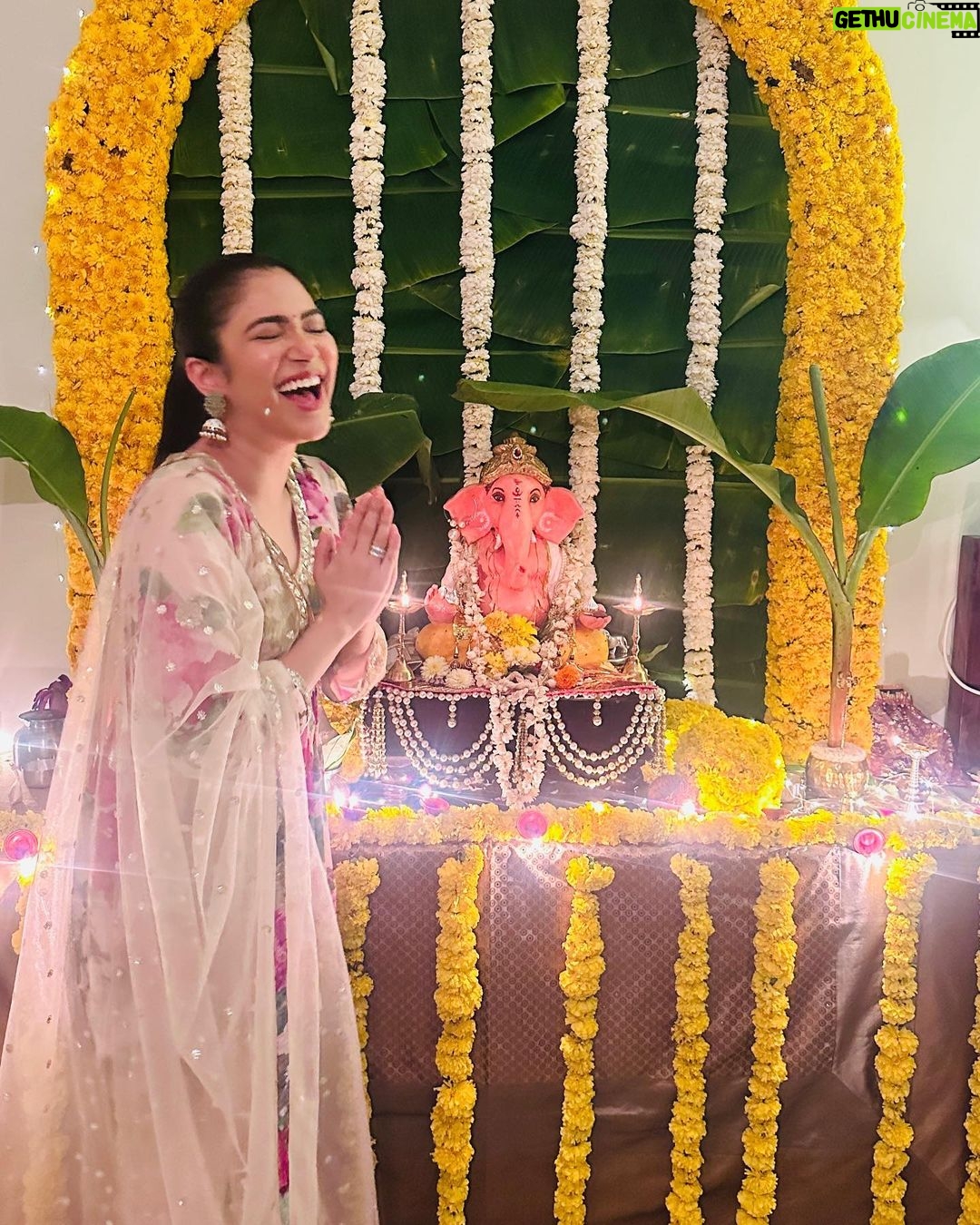 Ridhima Pandit Instagram - विघ्नहर्ता देवा श्री गणेशा 🥰❤️✨🫶🏻 wishing everyone a very Happy Ganesh Chaturthi wearing this gorgeous outfit by @lapink_by_knareshkumar PR by @sonyashaikh #ganeshchaturthi #indianfestival #ganpatibappamorya Mumbai, Maharashtra