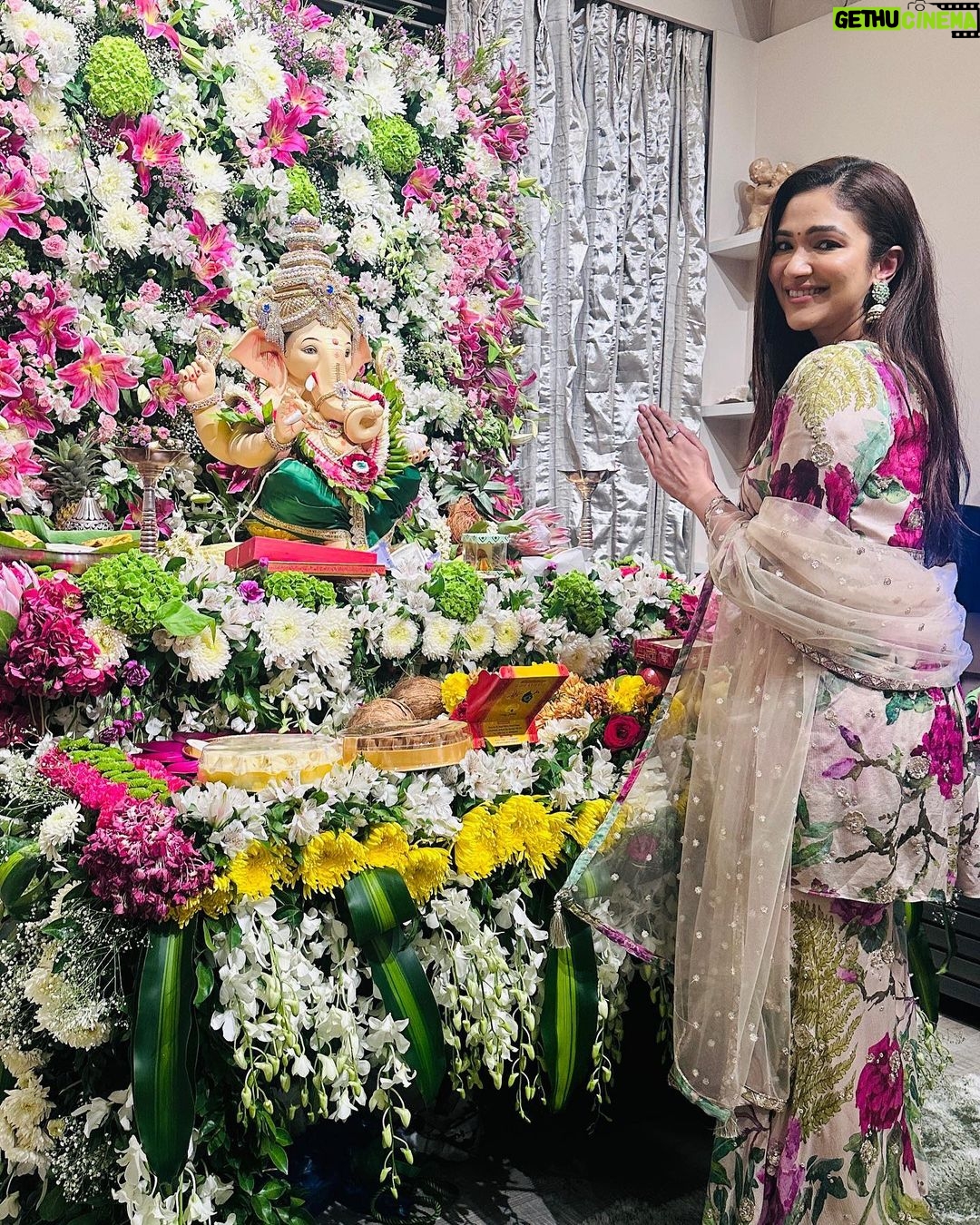 Ridhima Pandit Instagram - विघ्नहर्ता देवा श्री गणेशा 🥰❤️✨🫶🏻 wishing everyone a very Happy Ganesh Chaturthi wearing this gorgeous outfit by @lapink_by_knareshkumar PR by @sonyashaikh #ganeshchaturthi #indianfestival #ganpatibappamorya Mumbai, Maharashtra