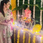 Ridhima Pandit Instagram - विघ्नहर्ता देवा श्री गणेशा 🥰❤️✨🫶🏻 wishing everyone a very Happy Ganesh Chaturthi wearing this gorgeous outfit by @lapink_by_knareshkumar PR by @sonyashaikh #ganeshchaturthi #indianfestival #ganpatibappamorya Mumbai, Maharashtra